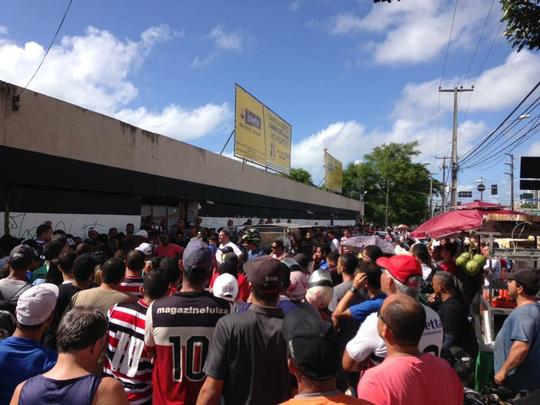 Em busca de entrada para final da Copa do Nordeste, torcedores afirmam ter virado a noite no Arruda