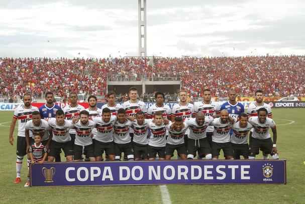 O Santa Cruz chegou a Campina Grande com a vantagem do empate. E fez valer o regulamento. O atacante Arthur marcou o gol de empate aos 33 minutos do segundo tempo deixando a partida no 1 a 1 e garantindo o indito ttulo do Nordesto para o Santa Cruz