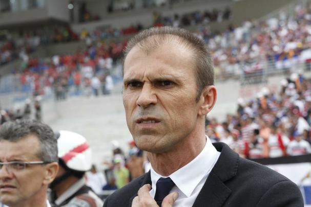 Em uma partida cheia de tenso e com o clima de rivalidade extrema em Campina Grande, o Santa Cruz foi valente para fazer valer a vantagem obtida no Arruda e, com o empate, garantir o indito ttulo da Copa do Nordeste frente ao Campinense