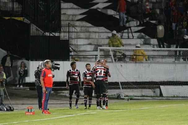 Tricolor venceu por 1 a 0, com gol de Grafite, em impedimento, e joga por um empate, no próximo domingo, na Ilha do Retiro, para faturar o bicampeonato estadual