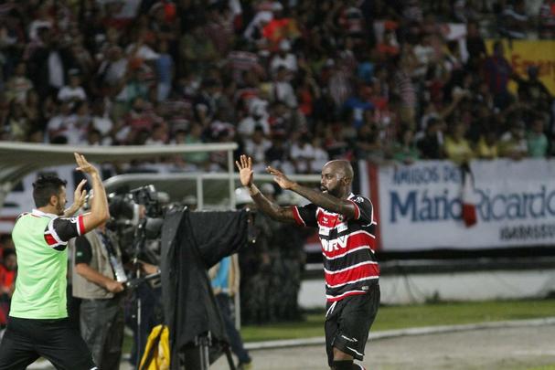 Tricolor venceu por 1 a 0, com gol de Grafite, em impedimento, e joga por um empate, no próximo domingo, na Ilha do Retiro, para faturar o bicampeonato estadual