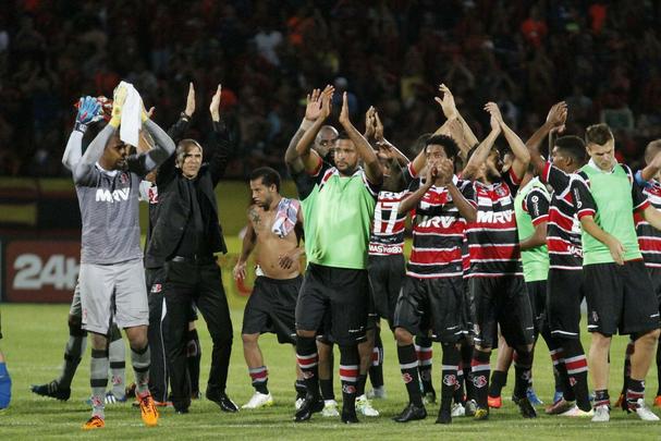 Tricolor venceu por 1 a 0, com gol de Grafite, em impedimento, e joga por um empate, no próximo domingo, na Ilha do Retiro, para faturar o bicampeonato estadual