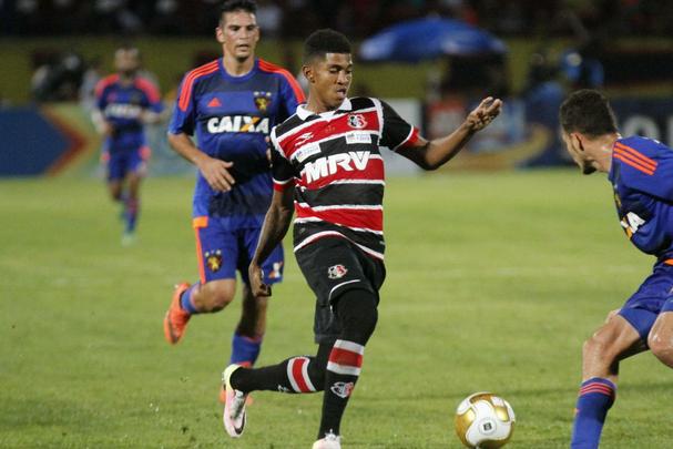 Tricolor venceu por 1 a 0, com gol de Grafite, em impedimento, e joga por um empate, no próximo domingo, na Ilha do Retiro, para faturar o bicampeonato estadual