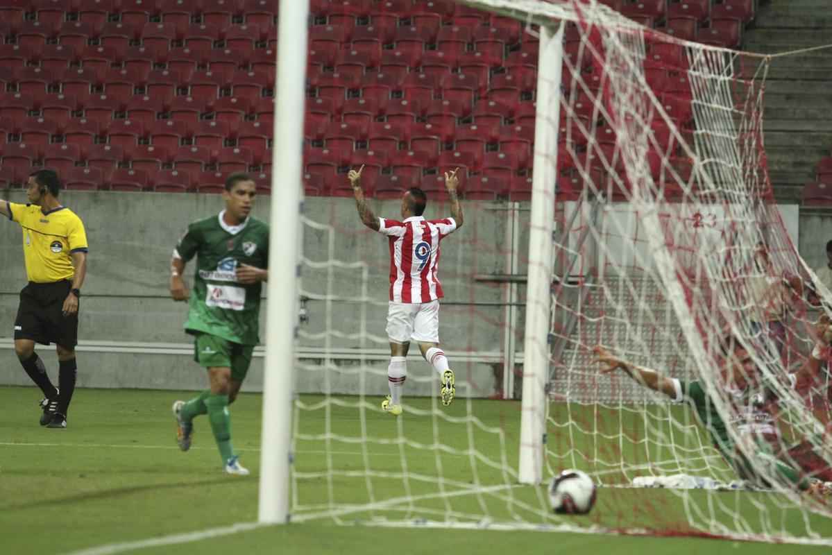 Aproveitando o rebote de Mondragon, Rafael Coelho marcou o primeiro gol do Nutico, num lance em que teve pacincia para driblar o goleiro do Carcar. Foi o seu primeiro gol com a camisa Timbu.