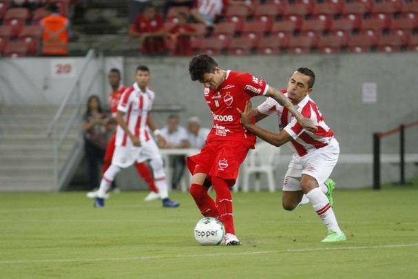 O time alvirrubro fez o dever de casa. Foi entre altos e baixos que o Timbu suou para somar, no sufoco, os primeiros trs pontos na Srie B: 3 a 2 sobre os goianos