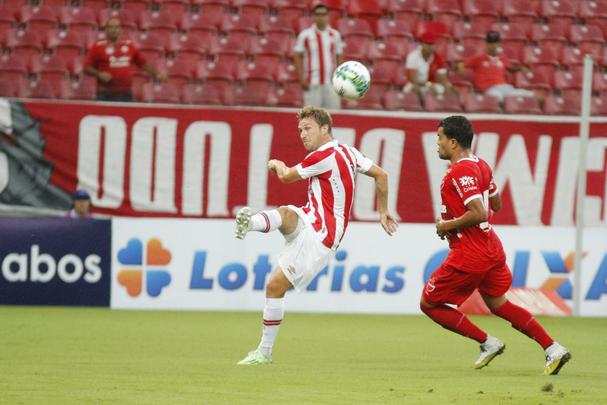 O time alvirrubro fez o dever de casa. Foi entre altos e baixos que o Timbu suou para somar, no sufoco, os primeiros trs pontos na Srie B: 3 a 2 sobre os goianos