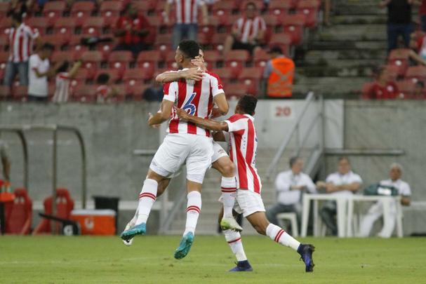 O time alvirrubro fez o dever de casa. Foi entre altos e baixos que o Timbu suou para somar, no sufoco, os primeiros trs pontos na Srie B: 3 a 2 sobre os goianos