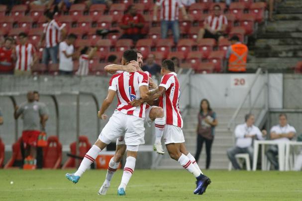 O time alvirrubro fez o dever de casa. Foi entre altos e baixos que o Timbu suou para somar, no sufoco, os primeiros trs pontos na Srie B: 3 a 2 sobre os goianos