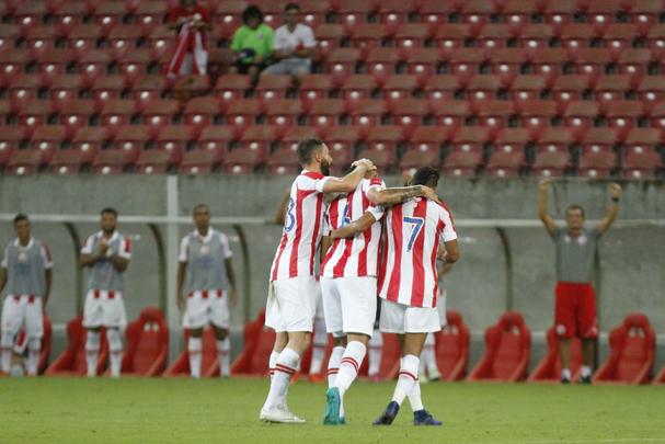 O time alvirrubro fez o dever de casa. Foi entre altos e baixos que o Timbu suou para somar, no sufoco, os primeiros trs pontos na Srie B: 3 a 2 sobre os goianos