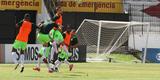 O tcnico Milton Mendes realizou trabalhos tticos visando a partida do prximo sbado, no Raulino de Oliveira, e no pde contar com os meias Joo Paulo, Leandrinho e Lel, que, na transio, deram apenas voltas ao redor do campo. O lateral esquerdo Roberto tambm foi apresentado ao final do treinamento.