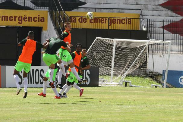 O técnico Milton Mendes realizou trabalhos táticos visando a partida do próximo sábado, no Raulino de Oliveira, e não pôde contar com os meias João Paulo, Leandrinho e Lelê, que, na transição, deram apenas voltas ao redor do campo. O lateral esquerdo Roberto também foi apresentado ao final do treinamento.