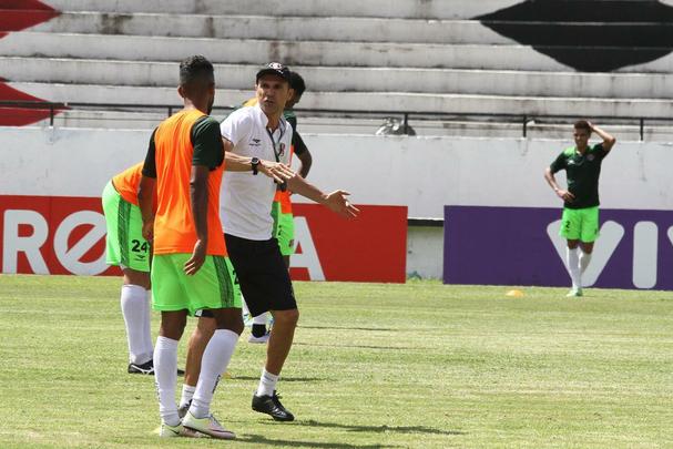 O técnico Milton Mendes realizou trabalhos táticos visando a partida do próximo sábado, no Raulino de Oliveira, e não pôde contar com os meias João Paulo, Leandrinho e Lelê, que, na transição, deram apenas voltas ao redor do campo. O lateral esquerdo Roberto também foi apresentado ao final do treinamento.