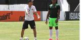 O tcnico Milton Mendes realizou trabalhos tticos visando a partida do prximo sbado, no Raulino de Oliveira, e no pde contar com os meias Joo Paulo, Leandrinho e Lel, que, na transio, deram apenas voltas ao redor do campo. O lateral esquerdo Roberto tambm foi apresentado ao final do treinamento.