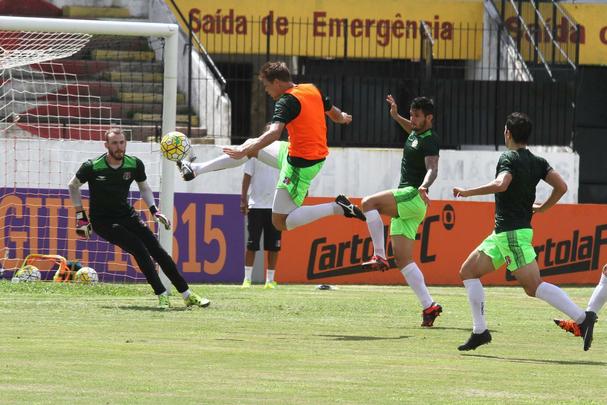 O técnico Milton Mendes realizou trabalhos táticos visando a partida do próximo sábado, no Raulino de Oliveira, e não pôde contar com os meias João Paulo, Leandrinho e Lelê, que, na transição, deram apenas voltas ao redor do campo. O lateral esquerdo Roberto também foi apresentado ao final do treinamento.