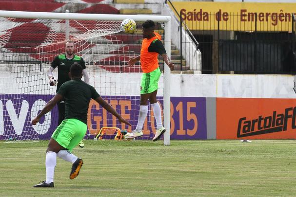 O técnico Milton Mendes realizou trabalhos táticos visando a partida do próximo sábado, no Raulino de Oliveira, e não pôde contar com os meias João Paulo, Leandrinho e Lelê, que, na transição, deram apenas voltas ao redor do campo. O lateral esquerdo Roberto também foi apresentado ao final do treinamento.