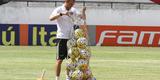 O tcnico Milton Mendes realizou trabalhos tticos visando a partida do prximo sbado, no Raulino de Oliveira, e no pde contar com os meias Joo Paulo, Leandrinho e Lel, que, na transio, deram apenas voltas ao redor do campo. O lateral esquerdo Roberto tambm foi apresentado ao final do treinamento.