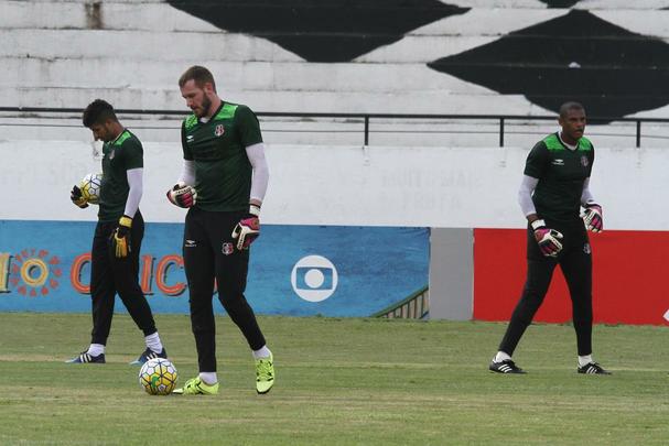 O técnico Milton Mendes realizou trabalhos táticos visando a partida do próximo sábado, no Raulino de Oliveira, e não pôde contar com os meias João Paulo, Leandrinho e Lelê, que, na transição, deram apenas voltas ao redor do campo. O lateral esquerdo Roberto também foi apresentado ao final do treinamento.