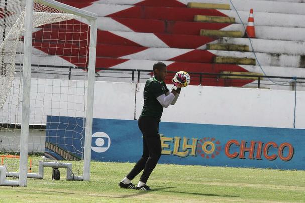 O técnico Milton Mendes realizou trabalhos táticos visando a partida do próximo sábado, no Raulino de Oliveira, e não pôde contar com os meias João Paulo, Leandrinho e Lelê, que, na transição, deram apenas voltas ao redor do campo. O lateral esquerdo Roberto também foi apresentado ao final do treinamento.