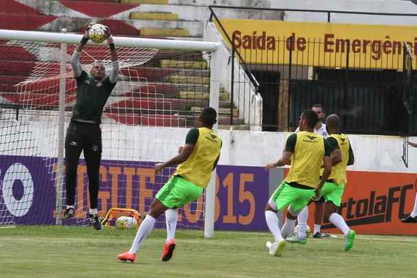 O técnico Milton Mendes realizou trabalhos táticos visando a partida do próximo sábado, no Raulino de Oliveira, e não pôde contar com os meias João Paulo, Leandrinho e Lelê, que, na transição, deram apenas voltas ao redor do campo. O lateral esquerdo Roberto também foi apresentado ao final do treinamento.