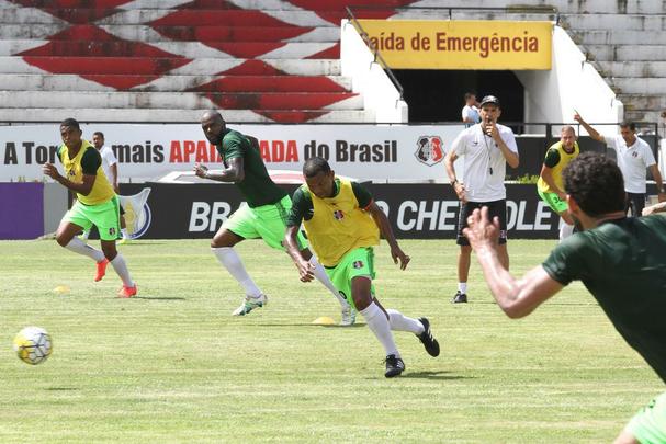 O técnico Milton Mendes realizou trabalhos táticos visando a partida do próximo sábado, no Raulino de Oliveira, e não pôde contar com os meias João Paulo, Leandrinho e Lelê, que, na transição, deram apenas voltas ao redor do campo. O lateral esquerdo Roberto também foi apresentado ao final do treinamento.