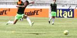O tcnico Milton Mendes realizou trabalhos tticos visando a partida do prximo sbado, no Raulino de Oliveira, e no pde contar com os meias Joo Paulo, Leandrinho e Lel, que, na transio, deram apenas voltas ao redor do campo. O lateral esquerdo Roberto tambm foi apresentado ao final do treinamento.