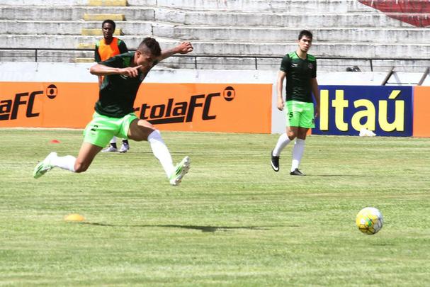 O técnico Milton Mendes realizou trabalhos táticos visando a partida do próximo sábado, no Raulino de Oliveira, e não pôde contar com os meias João Paulo, Leandrinho e Lelê, que, na transição, deram apenas voltas ao redor do campo. O lateral esquerdo Roberto também foi apresentado ao final do treinamento.