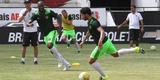 O tcnico Milton Mendes realizou trabalhos tticos visando a partida do prximo sbado, no Raulino de Oliveira, e no pde contar com os meias Joo Paulo, Leandrinho e Lel, que, na transio, deram apenas voltas ao redor do campo. O lateral esquerdo Roberto tambm foi apresentado ao final do treinamento.