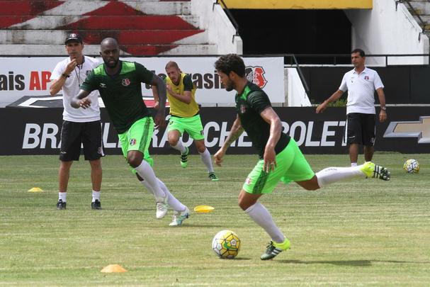 O técnico Milton Mendes realizou trabalhos táticos visando a partida do próximo sábado, no Raulino de Oliveira, e não pôde contar com os meias João Paulo, Leandrinho e Lelê, que, na transição, deram apenas voltas ao redor do campo. O lateral esquerdo Roberto também foi apresentado ao final do treinamento.