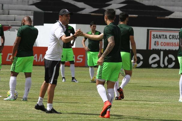 O técnico Milton Mendes realizou trabalhos táticos visando a partida do próximo sábado, no Raulino de Oliveira, e não pôde contar com os meias João Paulo, Leandrinho e Lelê, que, na transição, deram apenas voltas ao redor do campo. O lateral esquerdo Roberto também foi apresentado ao final do treinamento.