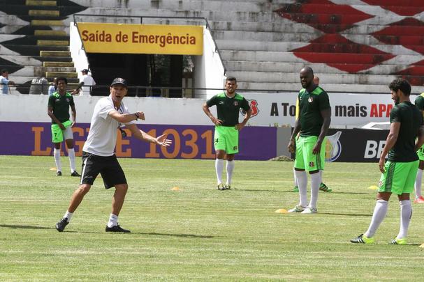 O técnico Milton Mendes realizou trabalhos táticos visando a partida do próximo sábado, no Raulino de Oliveira, e não pôde contar com os meias João Paulo, Leandrinho e Lelê, que, na transição, deram apenas voltas ao redor do campo. O lateral esquerdo Roberto também foi apresentado ao final do treinamento.
