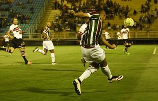 Jogo disputado no estdio Raulino de Oliveira, em Volta Redonda, comeou com o Fluminense pressionando o Santa Cruz. 