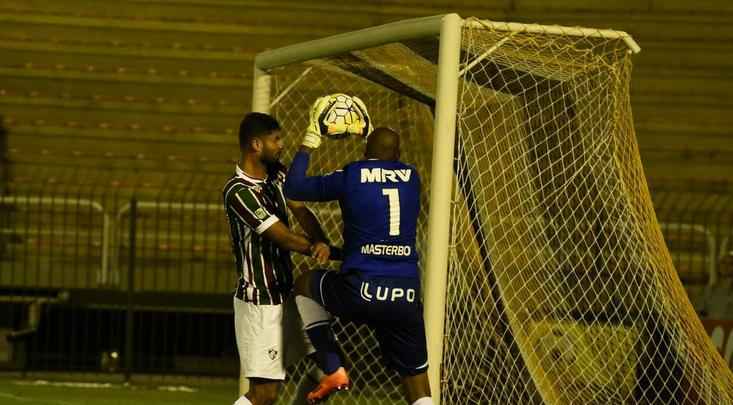 Tiago Cardoso teve uma atuao segura no primeiro tempo, bem posicionado e fazendo boas defesas quando acionado.
