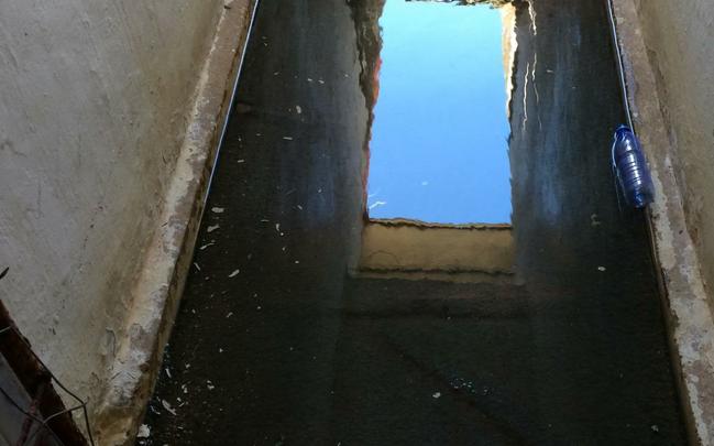 O acúmulo de água na entrada no túnel do Náutico representa um risco a proliferação do Aedes Aegypti.