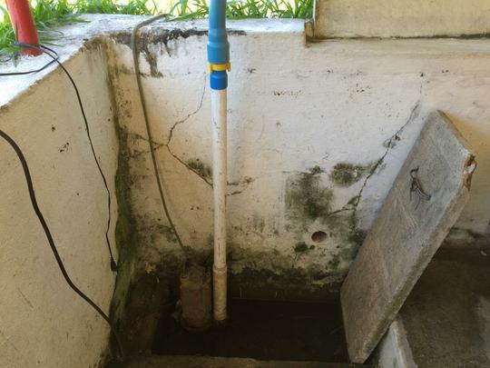 Com problemas de alagamento, os bancos sempre precisaram de uma bomba para tirar a gua. Essa no parece estar em condies de funcionar