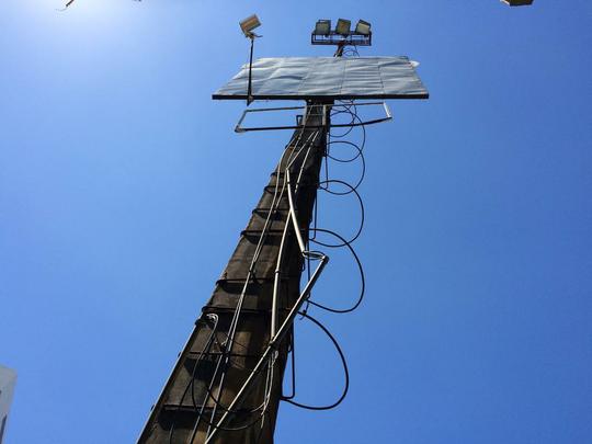 Um dos principais problemas dos Aflitos, atualmente, so as torres de iluminao