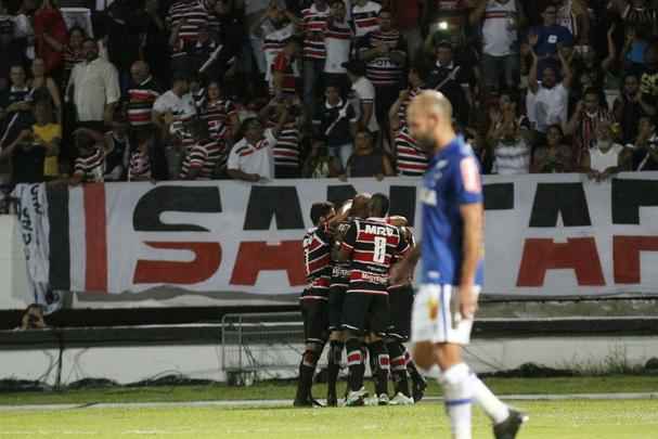 Com um pênalti sofrido e convertido além de um golaço na etapa final, Grafite marcou dois gols na vitória de 4 a 1, no Arruda, e chegou a seis tentos na competição. Com o atleta no topo da artilharia, o Tricolor agora soma sete pontos e acumula 17 jogos de invencibilidade na temporada