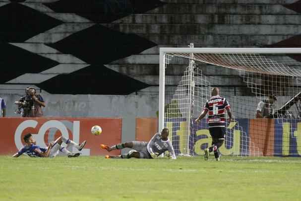 Com um pênalti sofrido e convertido além de um golaço na etapa final, Grafite marcou dois gols na vitória de 4 a 1, no Arruda, e chegou a seis tentos na competição. Com o atleta no topo da artilharia, o Tricolor agora soma sete pontos e acumula 17 jogos de invencibilidade na temporada