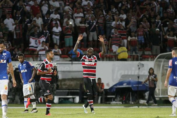 Com um pênalti sofrido e convertido além de um golaço na etapa final, Grafite marcou dois gols na vitória de 4 a 1, no Arruda, e chegou a seis tentos na competição. Com o atleta no topo da artilharia, o Tricolor agora soma sete pontos e acumula 17 jogos de invencibilidade na temporada