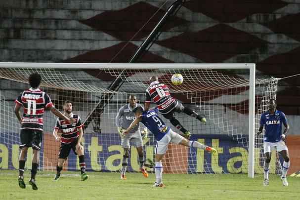 Com um pênalti sofrido e convertido além de um golaço na etapa final, Grafite marcou dois gols na vitória de 4 a 1, no Arruda, e chegou a seis tentos na competição. Com o atleta no topo da artilharia, o Tricolor agora soma sete pontos e acumula 17 jogos de invencibilidade na temporada