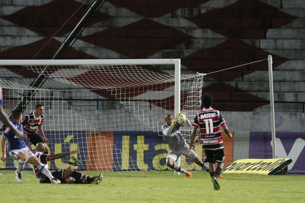 Com um pênalti sofrido e convertido além de um golaço na etapa final, Grafite marcou dois gols na vitória de 4 a 1, no Arruda, e chegou a seis tentos na competição. Com o atleta no topo da artilharia, o Tricolor agora soma sete pontos e acumula 17 jogos de invencibilidade na temporada