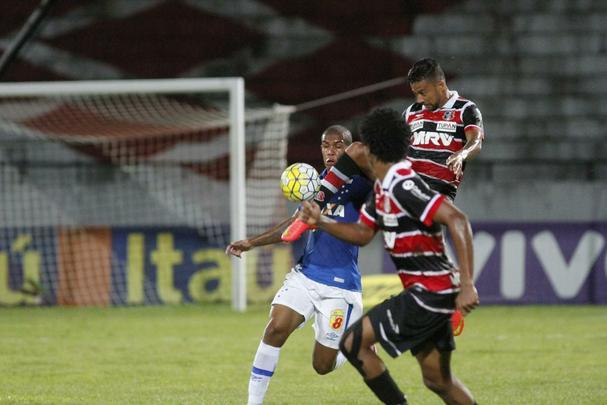 Com um pênalti sofrido e convertido além de um golaço na etapa final, Grafite marcou dois gols na vitória de 4 a 1, no Arruda, e chegou a seis tentos na competição. Com o atleta no topo da artilharia, o Tricolor agora soma sete pontos e acumula 17 jogos de invencibilidade na temporada