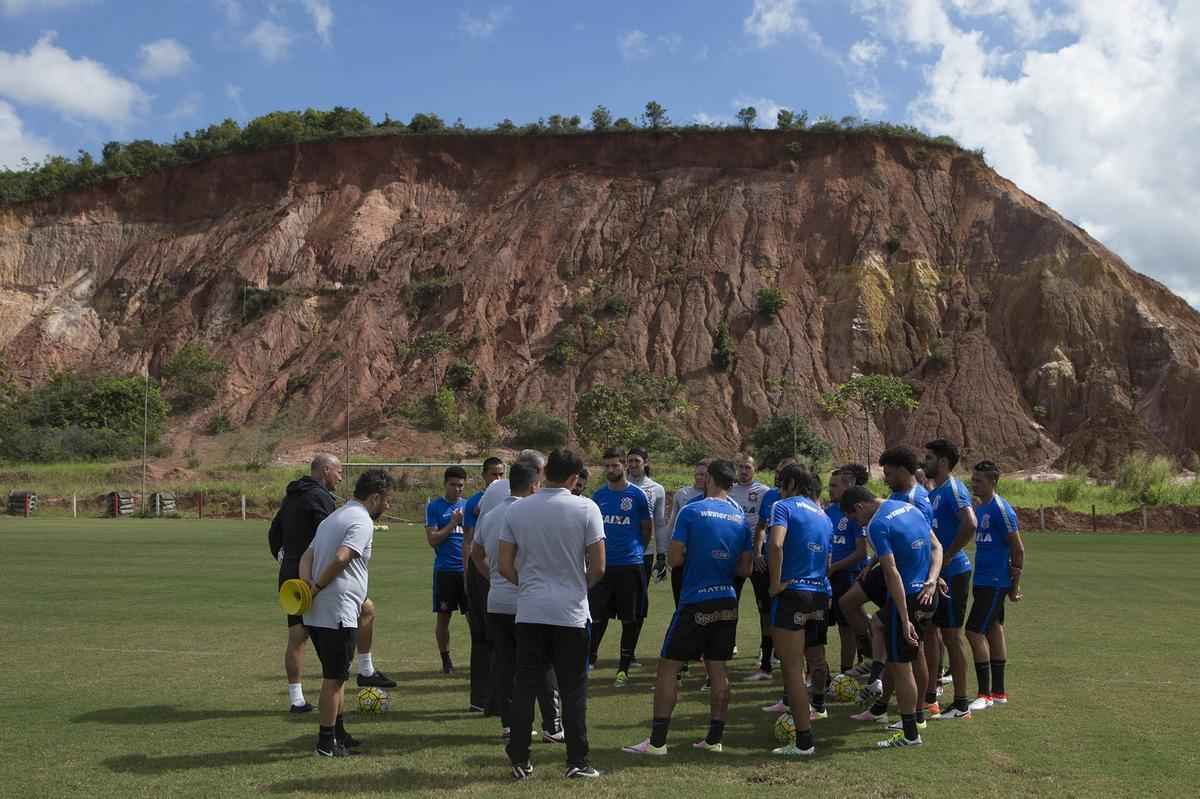 Paulistas treinaram pela manh no CT Wilson Campos, mesmo horrio em que os reservas do Timbu faziam uma movimentao. Sport e Corinthians se enfrentam no domingo, s 11h