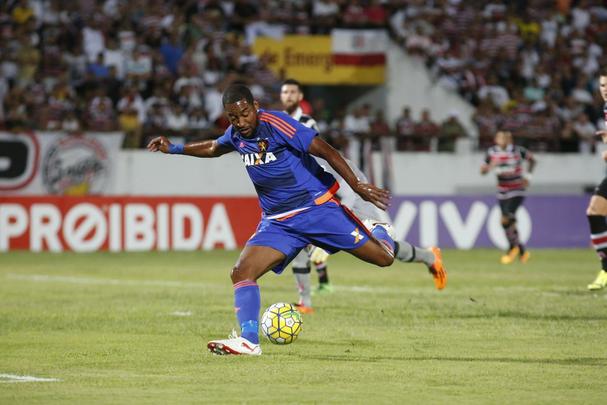 Santa Cruz e Sport voltaram a se enfrentar em partida vlida pela Srie A do Campeonato Brasileiro depois de 15 anos em um jogo bastante movimentado no Arruda