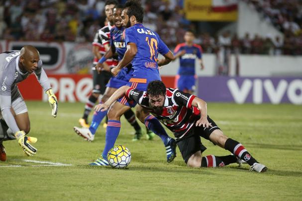 Santa Cruz e Sport voltaram a se enfrentar em partida vlida pela Srie A do Campeonato Brasileiro depois de 15 anos em um jogo bastante movimentado no Arruda