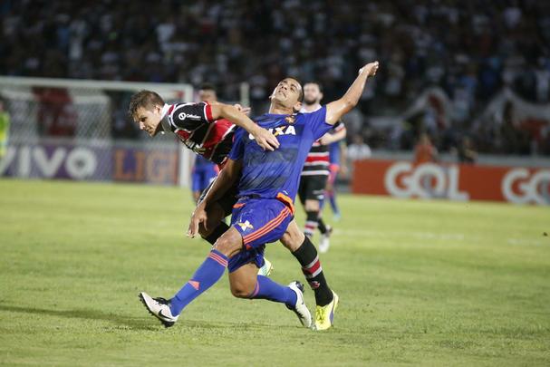 Santa Cruz e Sport voltaram a se enfrentar em partida vlida pela Srie A do Campeonato Brasileiro depois de 15 anos em um jogo bastante movimentado no Arruda