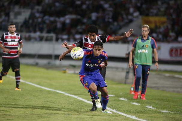 Melhor em campo durante todo o jogo, rubro-negros poderiam ter vencido por placar at maior do que o 1 a 0 anotado; Tricolores estavam invictos h 18 jogos