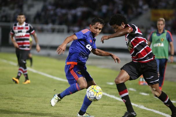 Melhor em campo durante todo o jogo, rubro-negros poderiam ter vencido por placar at maior do que o 1 a 0 anotado; Tricolores estavam invictos h 18 jogos