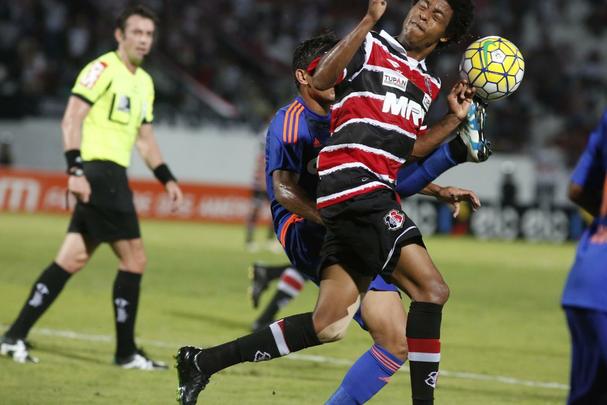 Melhor em campo durante todo o jogo, rubro-negros poderiam ter vencido por placar at maior do que o 1 a 0 anotado; Tricolores estavam invictos h 18 jogos