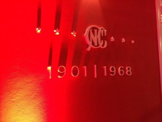 Novo memorial alvirrubro recorda conquistas histricas do clube e novos uniformes utilizados pelos 115 anos timbu; novos uniformes trouxeram as tradicionais cores alvirrubras