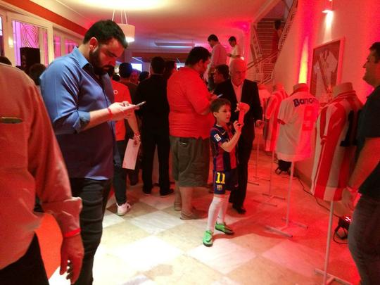 Novo memorial alvirrubro recorda conquistas histricas do clube e novos uniformes utilizados pelos 115 anos timbu; novos uniformes trouxeram as tradicionais cores alvirrubras